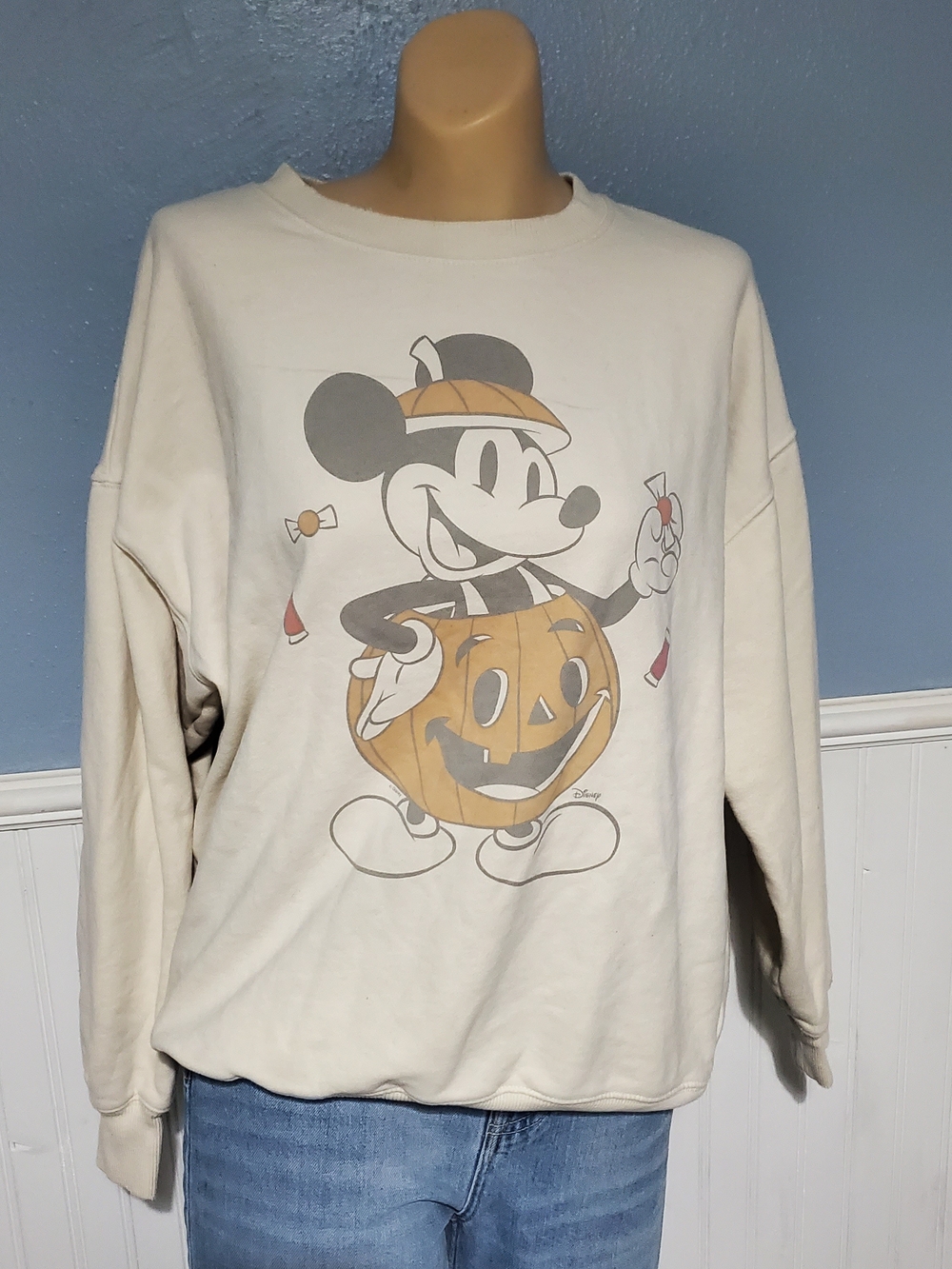 American Eagle Outfitters/Disney Cream Mickey Pumpkin Graphic Crewneck Size XS